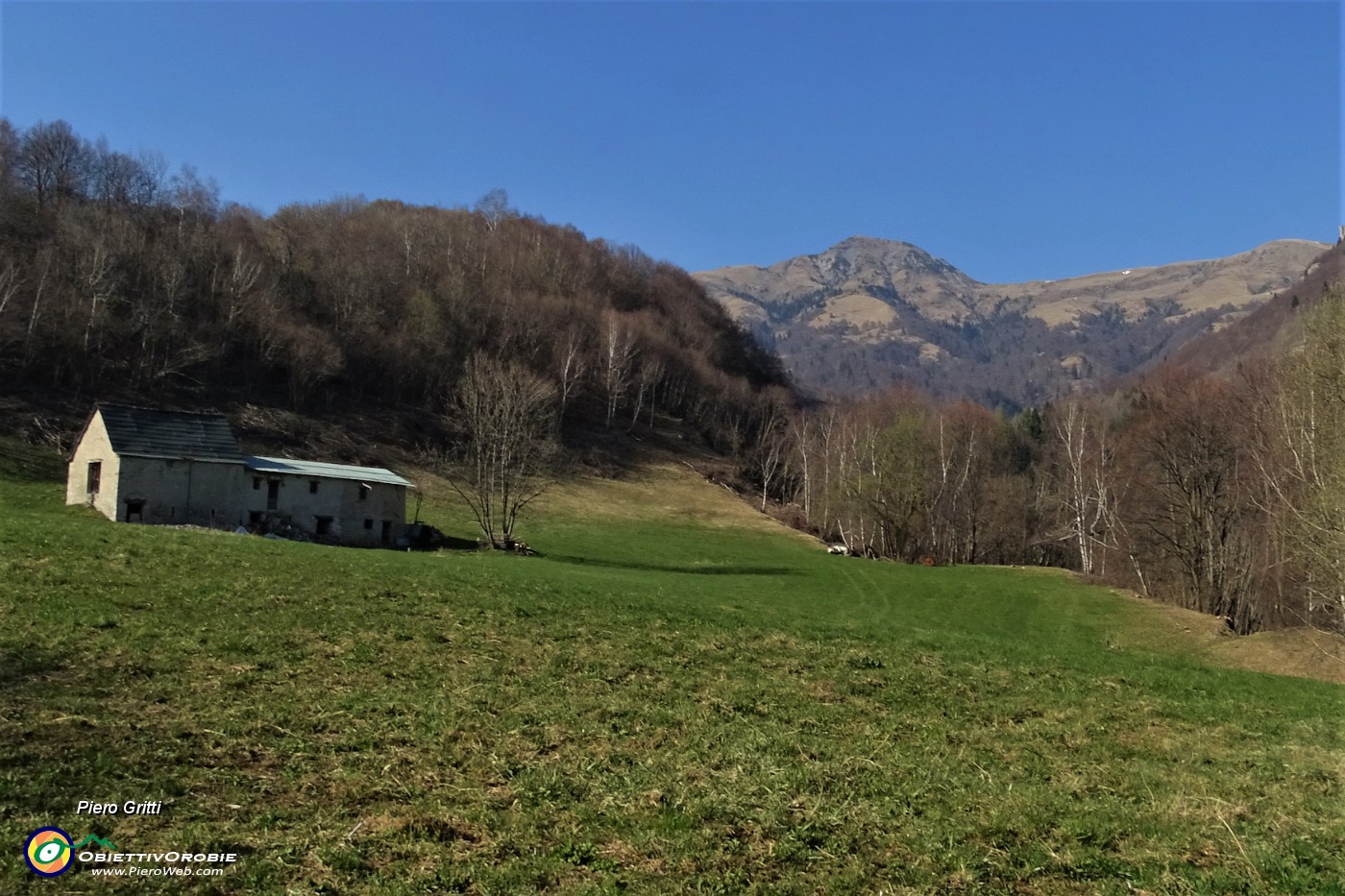 46 Ai pascoli della Vaccareggia con vista in Sodadura.JPG